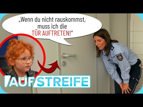 “I’m TERRIFIED!” 6-year-old barricades herself in police toilet! | On Patrol | SAT.1