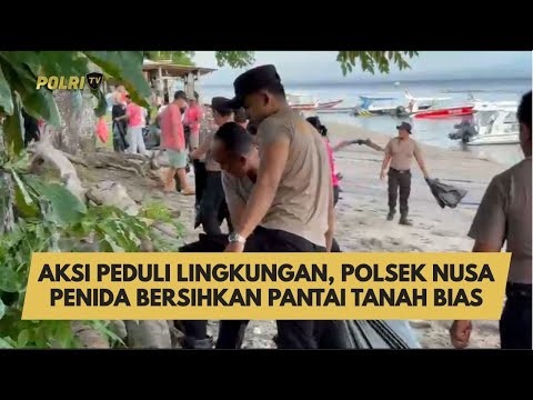 AKSI PEDULI LINGKUNGAN, POLSEK NUSA PENIDA BERSIHKAN PANTAI TANAH BIAS