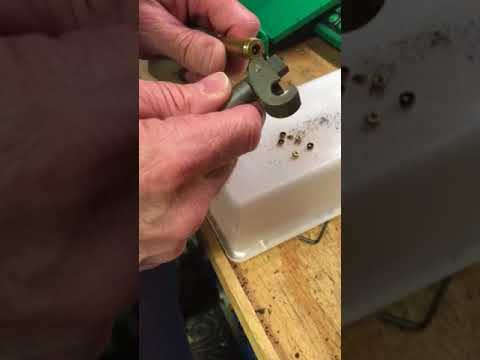 Berdan depriming tool method