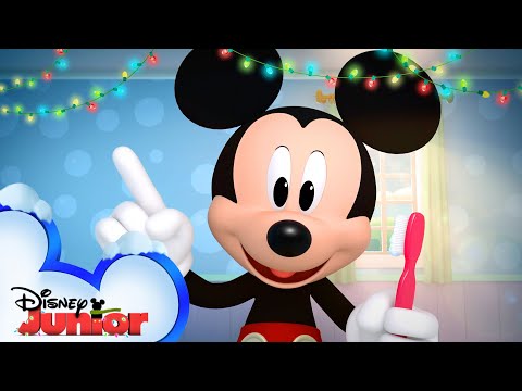 Brush to the Beat for the Holidays 🎉 | Music Video | Mickey's Holiday Party | Disney Junior