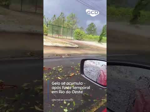 Gelo se acumula após forte temporal em Rio do Oeste