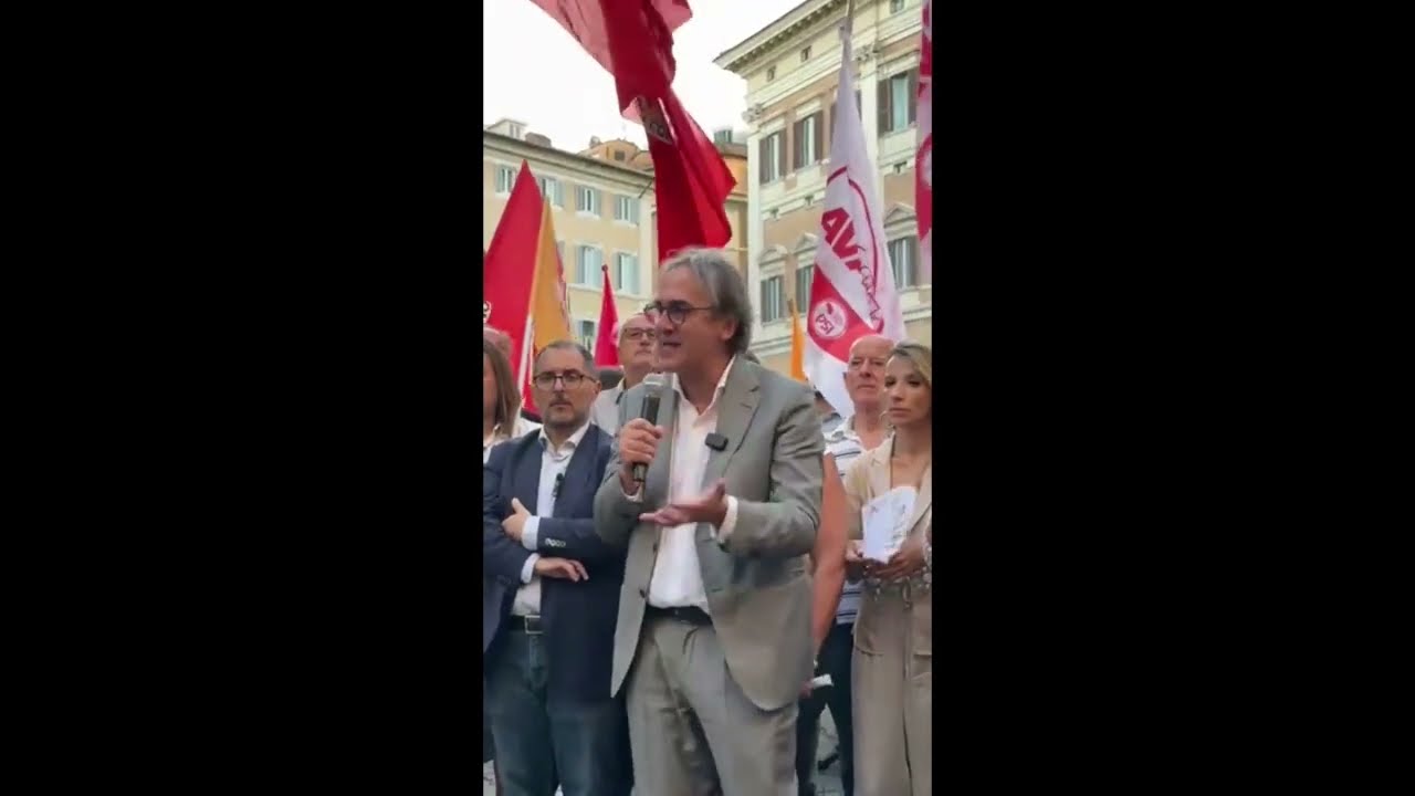 BONELLI SOTTO MONTECITORIO: “MELONI HA PRESO UNA SCONFITTA STORICA, VADA DA MATTARELLA E DIMETTERSI"