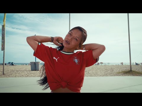 Une Portugaise (Clip Officiel) - Parisienne Remix Gims