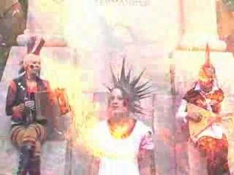 GLEICHLAUFSCHWANKUNG - Devotschka nimm Pflasterstein