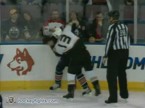 Mike Brown vs Ladislav Smid