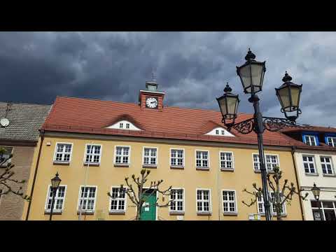 Friesack mit schönem Marktplatz, aber-seht selbst. Land Brandenburg