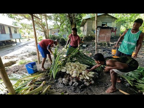 Cooking The Traditional Way for the Christmas Feast🇫🇯