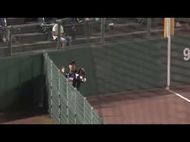 【5回裏】マリーンズ・角中 フェンス際の飛球をグラブに収める!! 2016/7/28 Bs-M