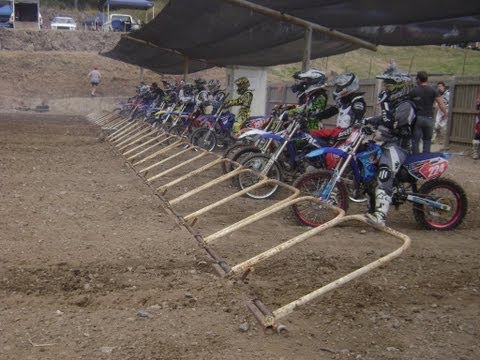 Robbie Murchison racing 150cc B grade motocross Race 1 at Stanmore Park 14 Aug 2011