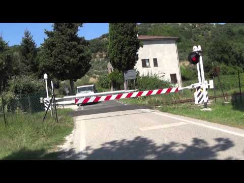 Passaggio a livello di via Valletta in HD - Fognano (RA) // Level Crossing