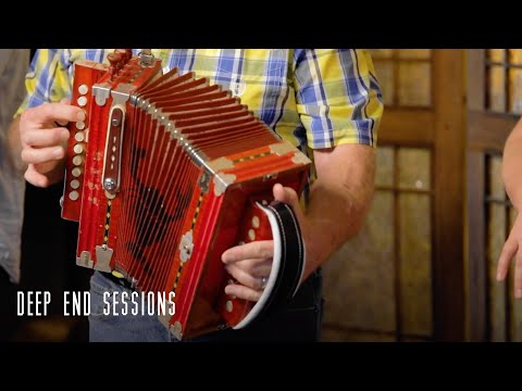 Cajun Country Revival - Jolie Blonde Ayoù Toi T’es