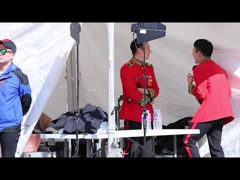 191013 대기 중 꽁냥거리는 비투비 이창섭, 샤이니 키 in 이태원 지구촌축제
