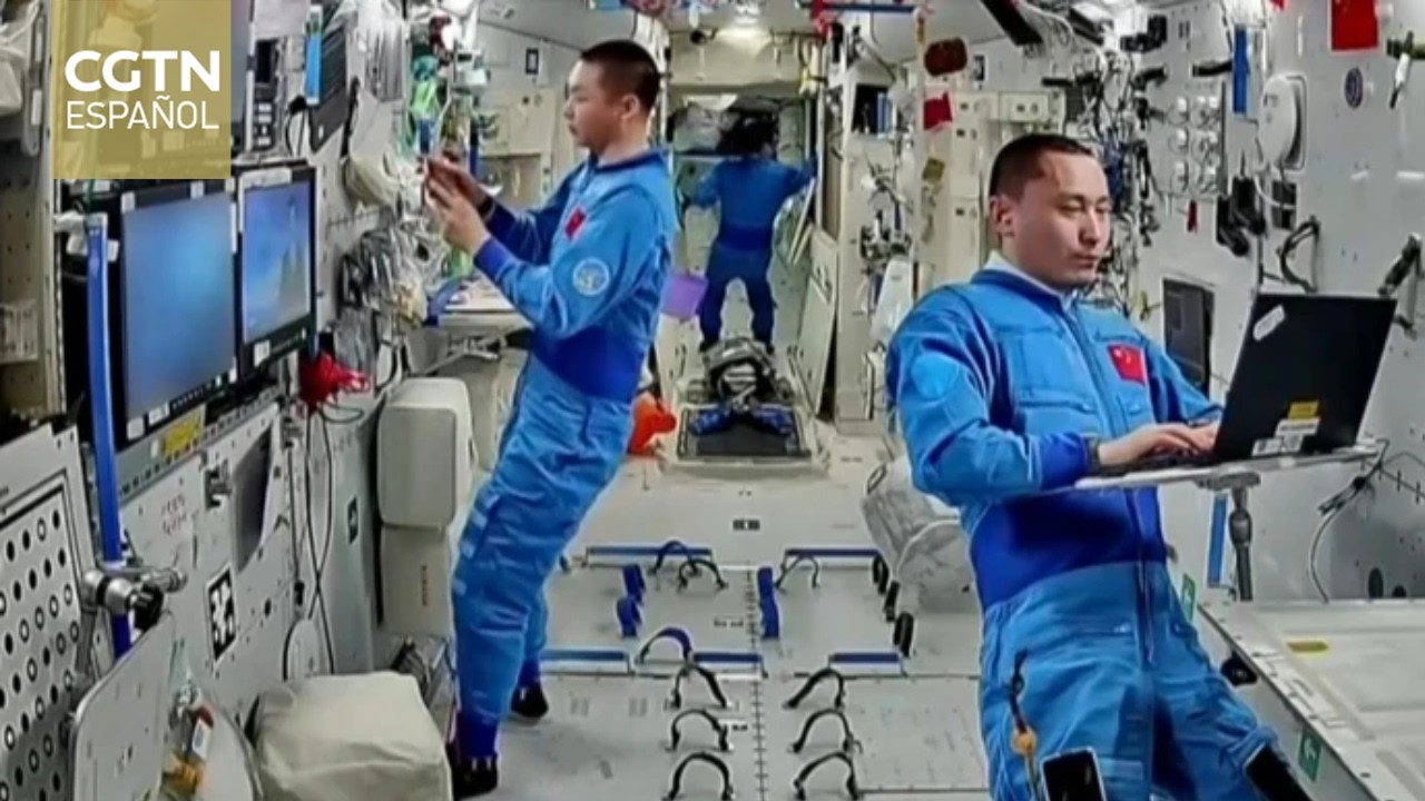 Taikonautas prosiguen con sus labores de investigación científica y de mantenimiento en la Tiangong