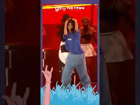 Ne-Yo chama fãs para dançar no palco do The Town #TheTownnog1