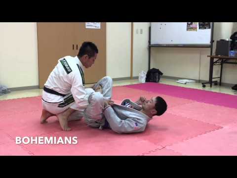 ラッソーガードに対するレッグドラッグパス ｜ブラジリアン柔術テクニック｜北九州市小倉北区のブラジリアン柔術道場ボヘミアンズ