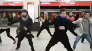 RAICES TANGO IN METRO  Flash Mob MILANO MIGUEL ANGEL ZOTTO Y DAIANA GUSPERO