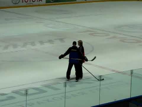 Борщевский дает наставление помощнику. Sports.ru