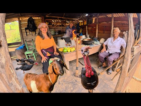 COCINANDO  en el CAMPO …en un FOGON de más de 100 AÑOS y parece NUEVO🔥