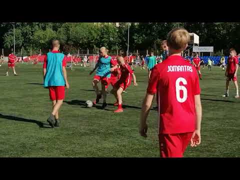 Futbolo sezono uždarymo šventėje neapsieita be futbolo