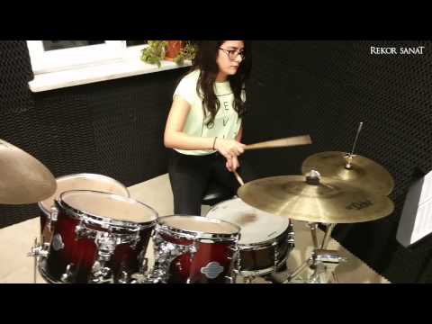 download lagu mp3 mp4 Bateri, download lagu Bateri gratis, unduh video klip Bateri