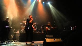 Jessie Ware - Taking in Water (Live) 2011