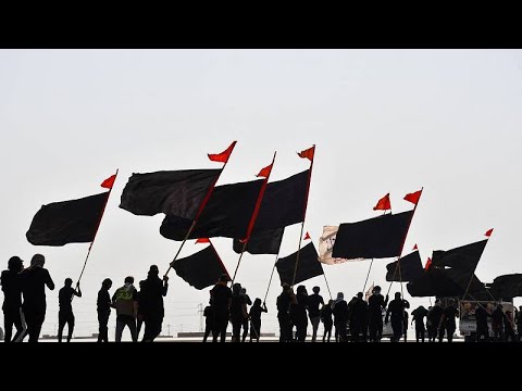 فيدو المسلمون الشيعة يسيرون نحو كربلاء لإحياء أربعينية الإمام الحسين