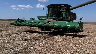 preview picture of video 'Manning Farms John Deere Combine 2010 Corn Harvest part 1'