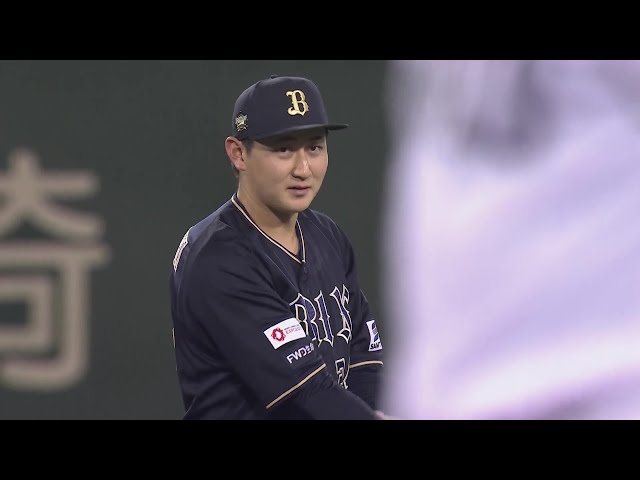 【7回裏】飛びついた!! バファローズ・紅林弘太郎 二遊間への打球を好捕し2塁フォースアウト!! 2024年8月28日 福岡ソフトバンクホークス 対 オリックス・バファローズ