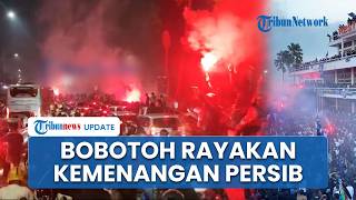 Momen Bobotoh Rayakan Kemenangan Persib Bandung atas Persija, Turun ke Jalan Nyalakan Flare