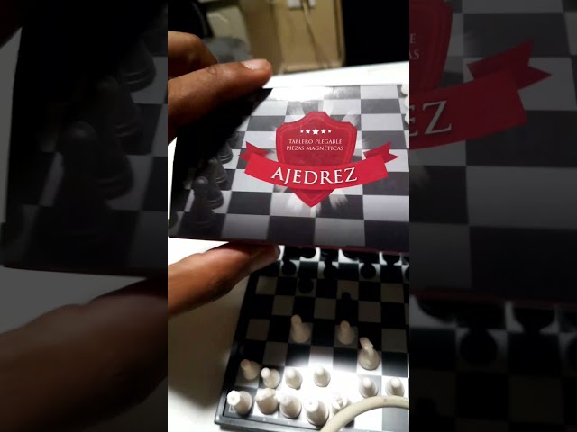 Vídeo relacionado con Wegiel Grand Royal - Juego de ajedrez de madera de - Ajedrez hecho a mano 45,7 cm, para adultos y niños