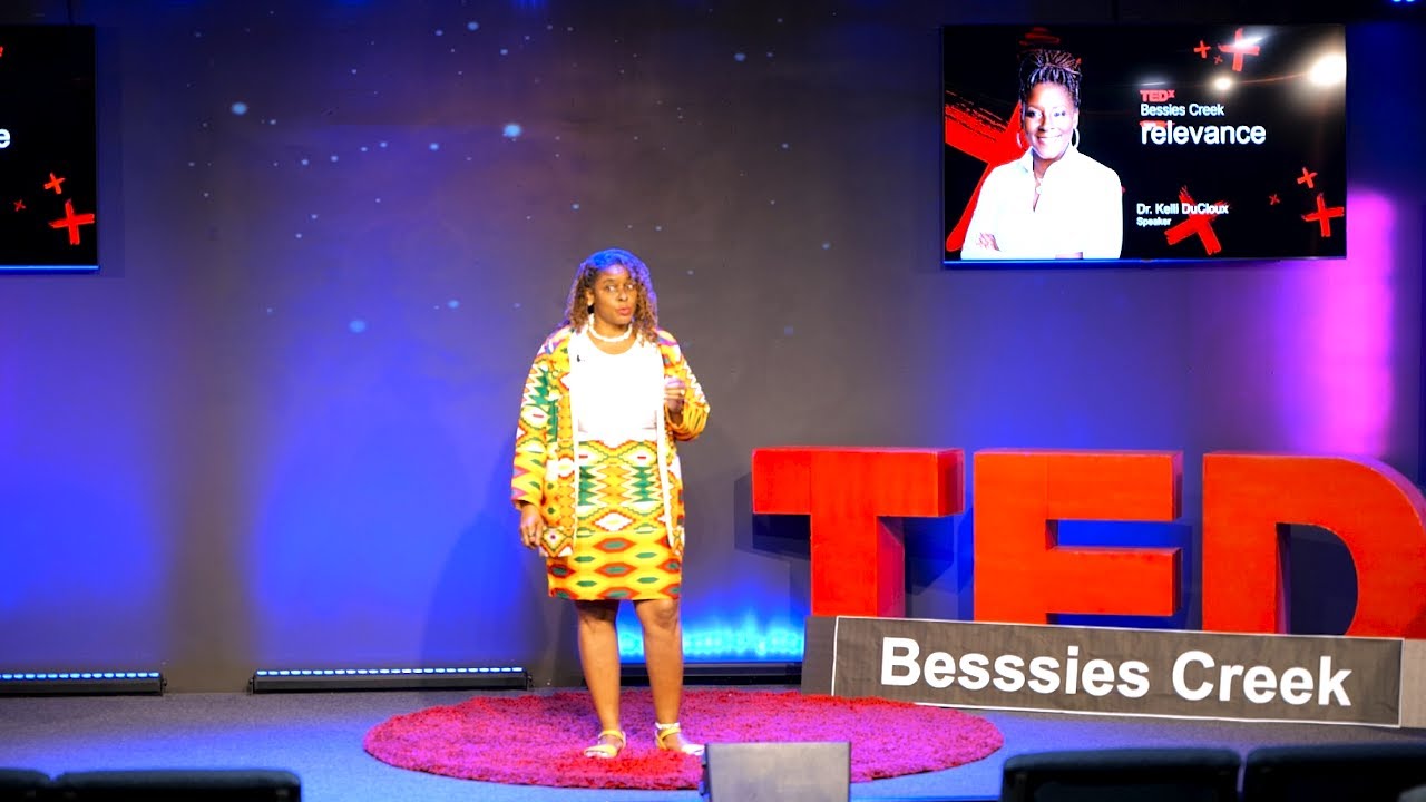 Kelli Ducloux on stage