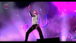 Video thumbnail of "Pulp - Common People (Reading 2011)"