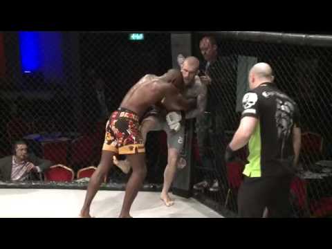 Alex Lohore v Martyn Harris fight   UCMMA 46