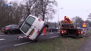 preview picture of video 'Busje op de kant bij ongeluk op N18 in Usselo, verkeer loopt vast'