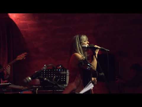Daniela Simmons - Ne Partez Pas Sans Moi - Pas Pour Moi  cover and  jazz medley version