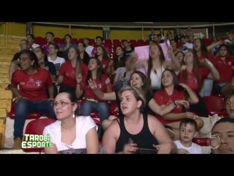 Partida da liga nacional de handebol entre Londrina e Maringá