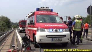 preview picture of video '[E] Schwerer Unfall mit einem PKW & LKW auf B10 bei Reichenbach | Feuerwehr Plochingen im Einsatz'