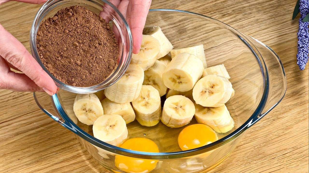 Do you have a banana, 2 eggs and cocoa? Prepare a delicious dessert without flour and sugar!
