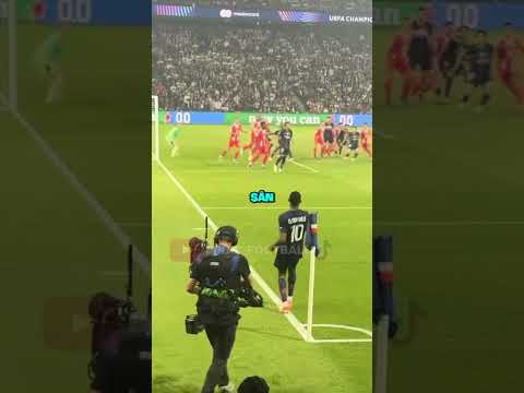 NEUER YẾU BÓNG VÍA KHI GẶP PSG?
