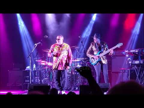 Saxophonist Najee Gives Maxwell's 'Sumthin Sumthin' a Smooth Jazz Twist 🎷LIVE in Indianapolis 5/5/23