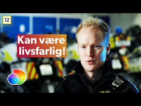 Dørene på hengeren flagrer ut i veien | Politiet Tango 38 | discovery+ Norge