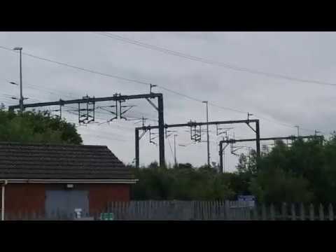 Direct Rail Services Class 68 Passes Over Mentmore Bridge (Ledburn Junction) 06/07/19
