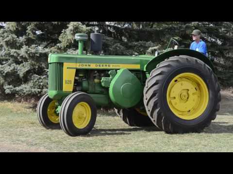 John Deere 820 - Lot 35
