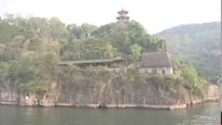 preview picture of video 'Yangtze River Cruise, Xiling Gorge - China Travel Channel'