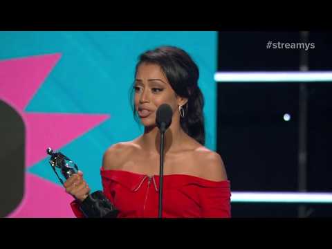 Jenna Marbles and Eva Gutowski Present the Comedy Award to Liza Koshy - Streamy Awards 2017