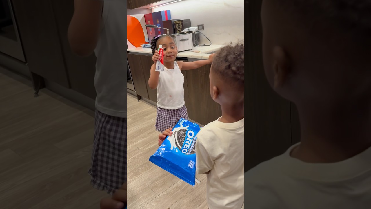 Londyn and Mj Does Oreo toothpaste prank on mom #shorts