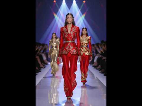 Fashion Divas Dazzle on the Paris Catwalk #Fashion #ParisFashion #Catwalk #Style #FashionDivas #Chic