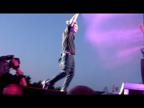 Jason White singing Shout (I Want You To Know) - Green Day Prague 29 June 2010 [HD]