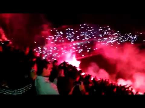 "Banderazo Newells  2015. Muy bueno!" Barra: La Hinchada Más Popular &bull; Club: Newell's Old Boys