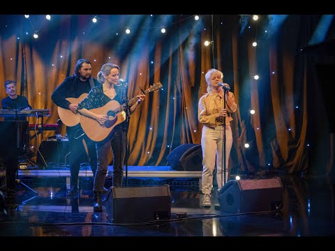 Gemma Hayes, Jack O'Rourke and Wallis Bird performing Summer's End | The Tommy Tiernan Show | RTÉ